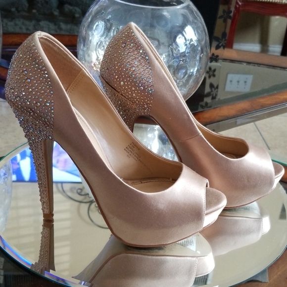 Steve Madden Gold Swarovski studded Heels - Picture 1 of 8